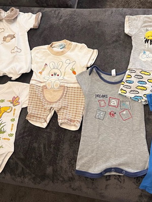Baby clothes for boy 6-9 months like new, 6 rompers and 1 short-sleeve underwear