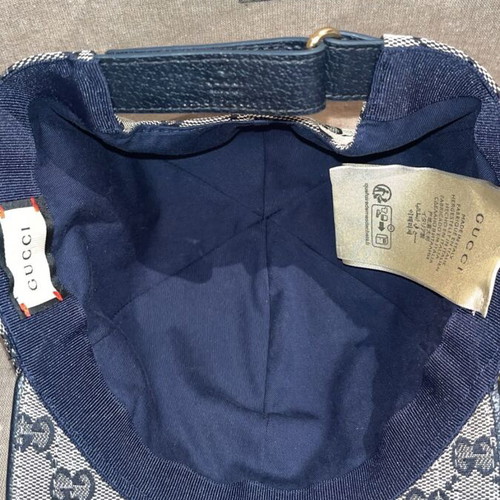 Gucci navy cap size M like new