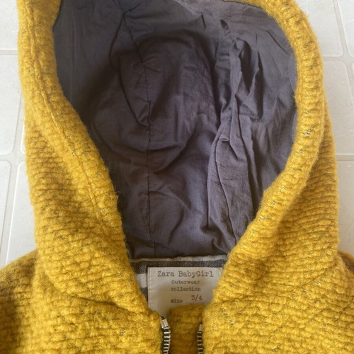 Zara girl jacket with hood and zipper, warm and light