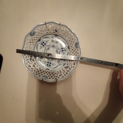 Porcelain wall decoration set of 4 plates like new