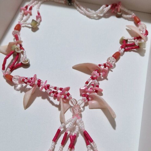 Children's necklace like new, pink with shells and beads