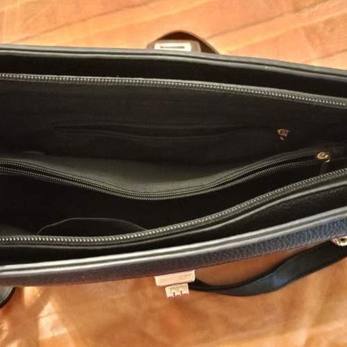 Black daily shoulder bag like new with straps