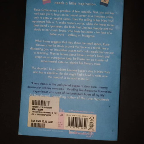 Book The American Roommate Experiment used