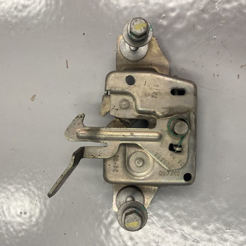 Renault Clio 3 bonnet lock
