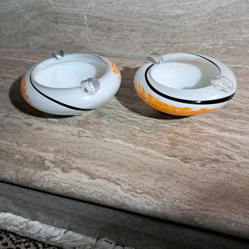 Set of 2 blown glass ashtrays new, white and orange