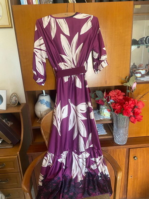 Satin purple dress like new with floral pattern, size L
