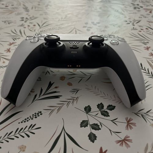 DualSense PS5 controller like new, original white