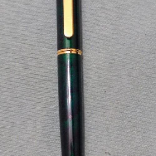 DeAgostini pen collection of 21 like new with case