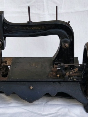 Queen Olga sewing machine used, not working