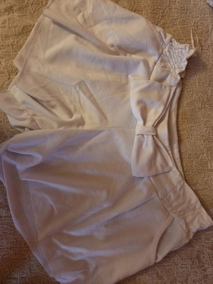 So Sexy white shorts medium used with bow and pockets