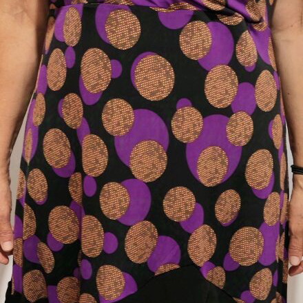 Women's dress like new, size L, with chiffon ruffles and circular patterns