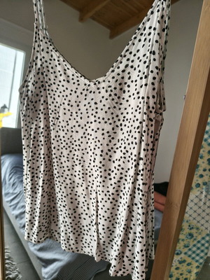 H&M top μεταχειρισμένο, άσπρο με μαύρα πουά, μέγεθος M