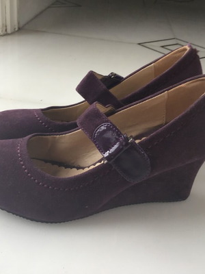 Suede Mary Jane with strap new, damaskini color