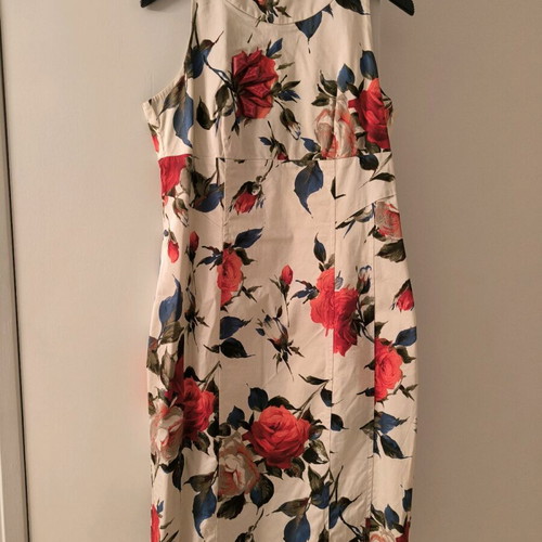 Floral dress with back opening size M like new