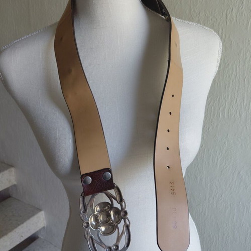 LEYVA Linea Mujer brown leather belt with silver buckle, size 80