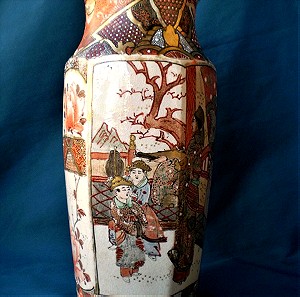 Ιαπωνική αντίκα 19ου αιώνα Meiji εξαγωνικό βάζο κεραμικής ζωγραφισμένο Satsuma.