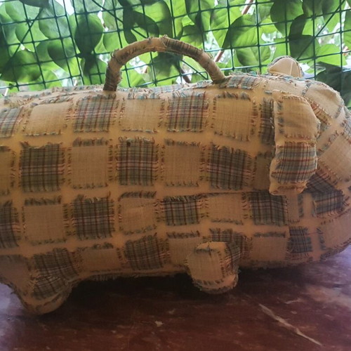 Pig-shaped pillow like new