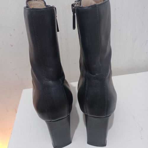 Black high-heeled boots with laces size 39 used