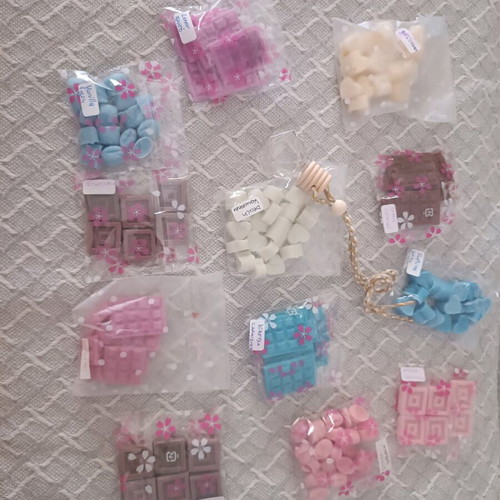 Wax Melts Set of 12 with Car Air Freshener 8ml like new
