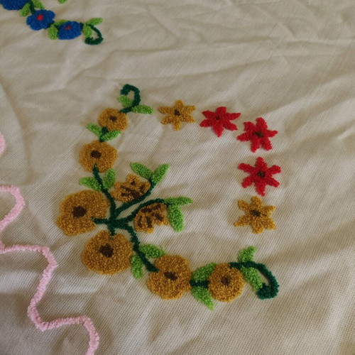 Handmade tablecloth 180 diameter like new
