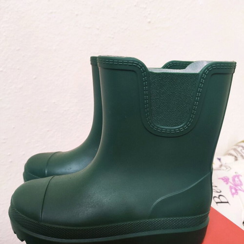 Children's green unisex rain boots new size 28