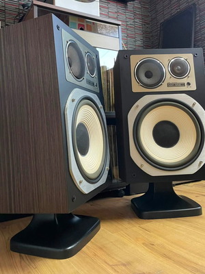 Namco NSP-558 retro speakers, closed cabinet