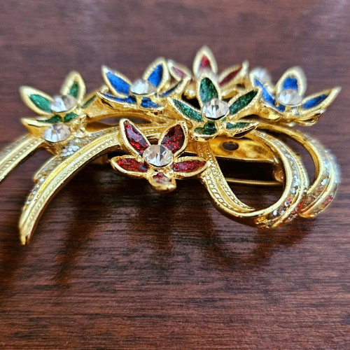 Retro brooch like new