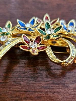 Retro brooch like new