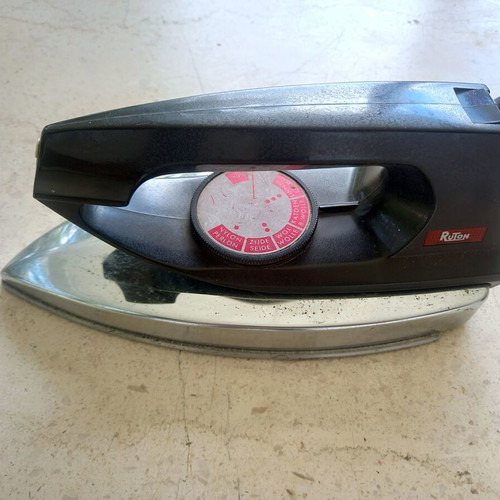 Vintage Ruton iron used, model R02108RU, made in Holland