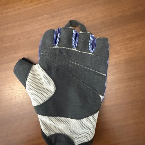 Reebok Women Training Gloves Like New, Purple Lycra Fitness