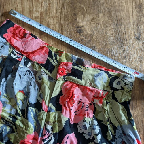 Floral fabric capri pants used, spring/summer, size XS