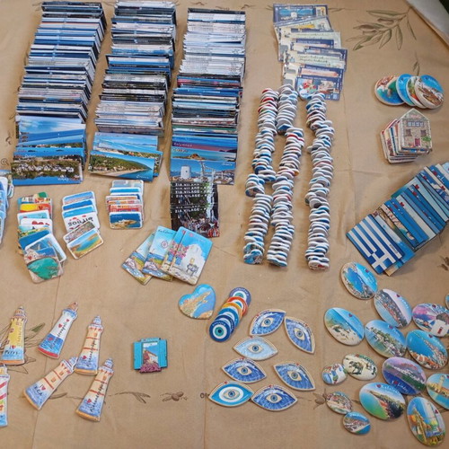 Tourist magnets new, pack of about 530 pieces
