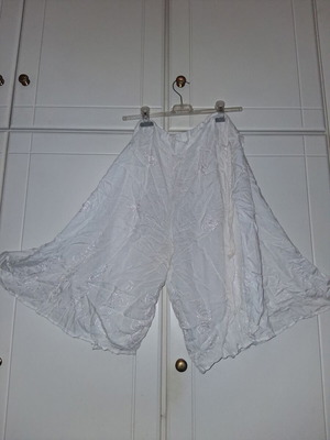 Zyp KyloT Pareo white cotton with embroidery, like new