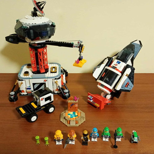 Lego City Space Base and Rocket Launchpad like new