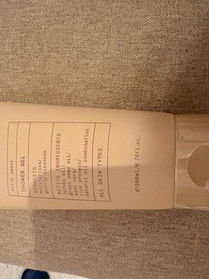 Merreh shower gel 200ml new with white grape scent