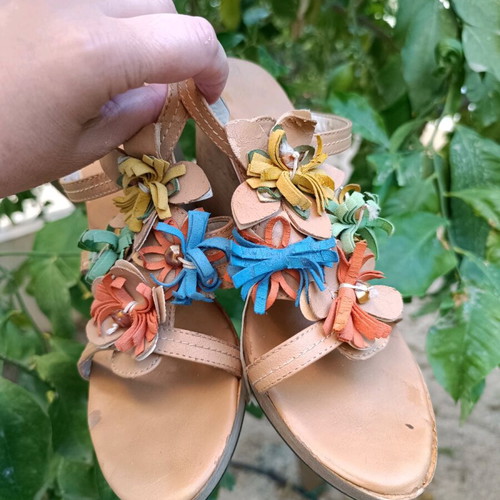 Summer platform sandals used, pastel floral decorations, size 39