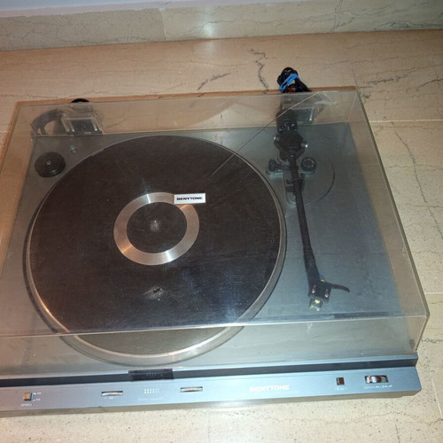 Benytone M2600P record player used, needs belt and needle