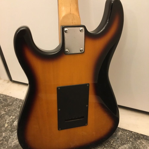 Samick Stratocaster Electric Guitar tri-tone sunburst sve130 sdts used with case