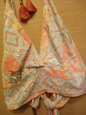 Μπουστάκι σαν καινούργιο με φουντάκια, one size