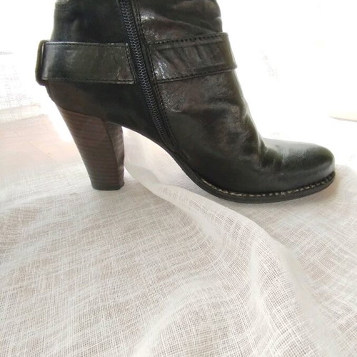 Khrio black leather ankle boots size 38 like new