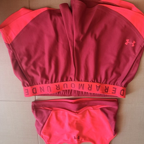 Under Armour HeatGear sports bra and shorts set like new, size M
