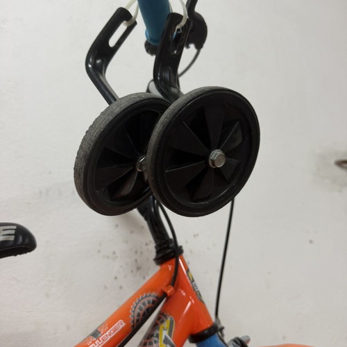 Children's bike with training wheels