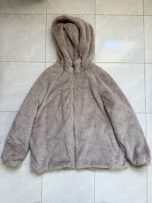 Beige fur jacket with zipper and hood like new, size S