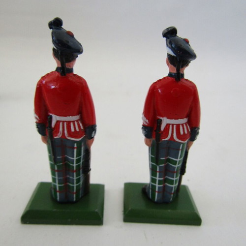 Metal collectible William Grant & Sons military figures like new, set of 9