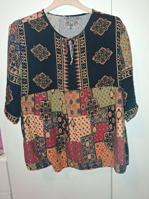 Seasonal blouse like new, multicolored, size L