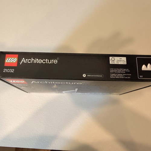LEGO Architecture Sydney 21032 set with box and booklet
