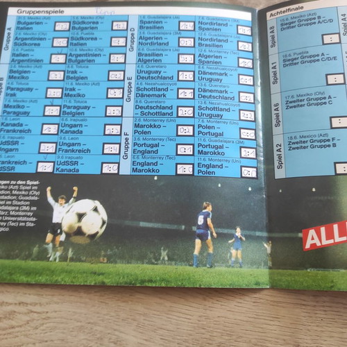 2 Albums with stickers World Cup 82 and 86 not Panini