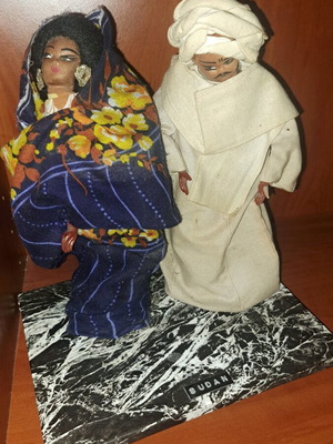 Vintage traditional dolls set from Sudan with base like new