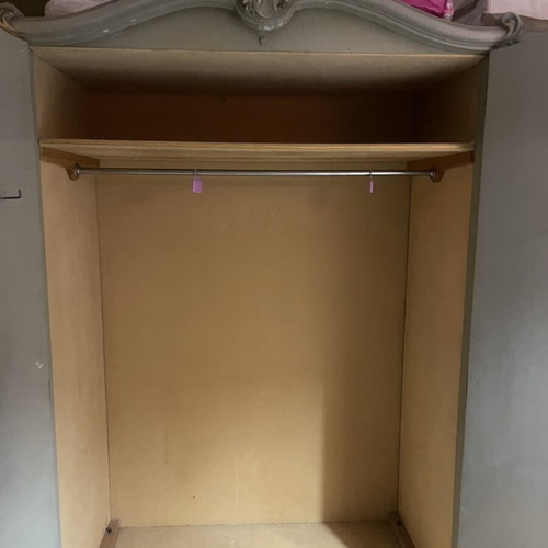 Wardrobe with carvings in chalk paint, like new
