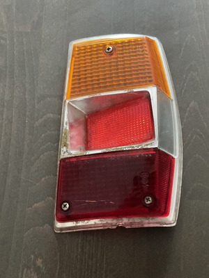 Renault R6 rear right tail light glass used
